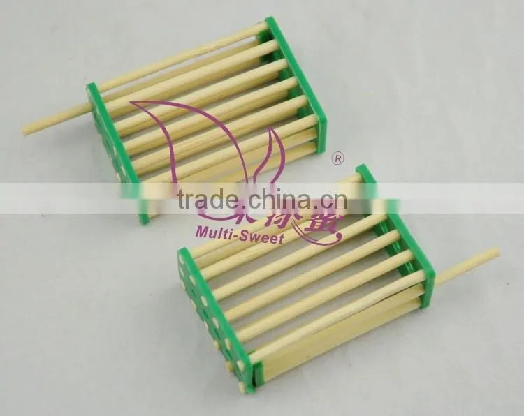 China Manufacturer Queen Rearing Supplies Bamboo Queen Cage Queen Isolator Queen Bee Cage