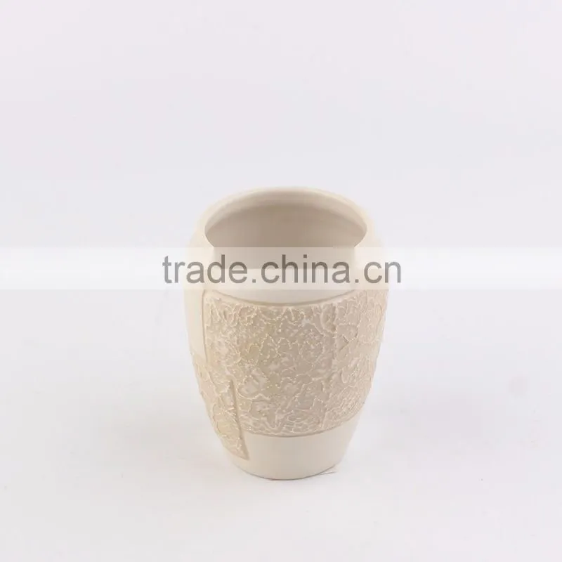 Cream-colored elegant hand-painted ceramic bathroom accessories home decoration