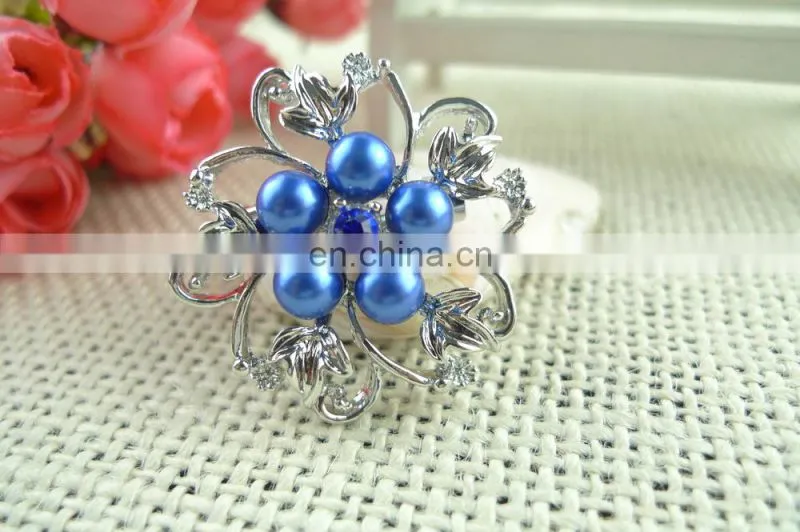 Cheap wholesale rhinestones brooch for wedding invitations