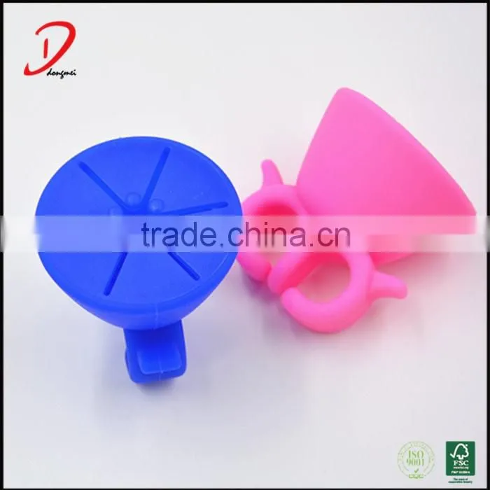 2016 new products The Wearable silicone Nail Polish Holder