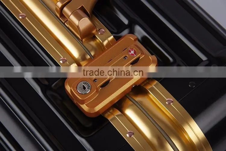 Factory price customized size waterproof aluminum luggage case pilot case for travelling