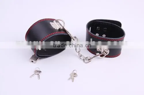 Strong lady leather handcuff. Wrist Bondage Restraints, Wholesale woman Leather Handcuff for sex toys