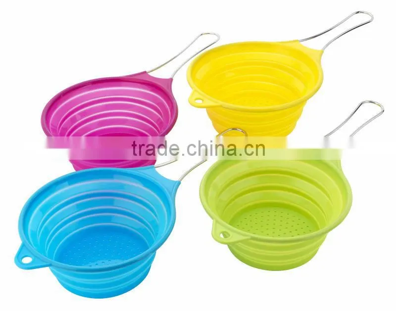 LFGB standard Stainless Steel Long Handle Collapsible Silicone Colander