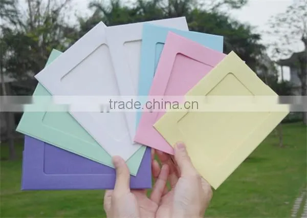 Recyclable paper picture photo frames hanging over at the rope with wood clamp