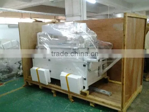 Automatic tucking sewing machine