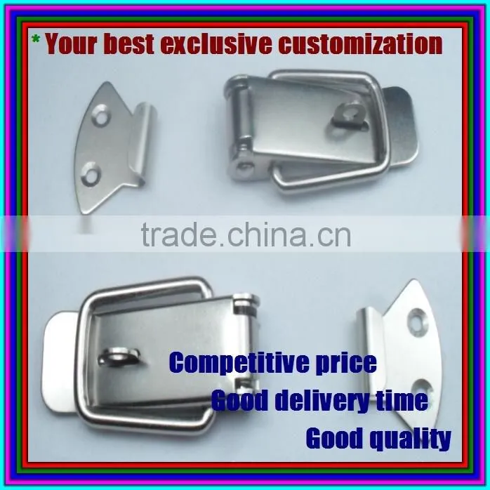 silvery metal adjustable buckle