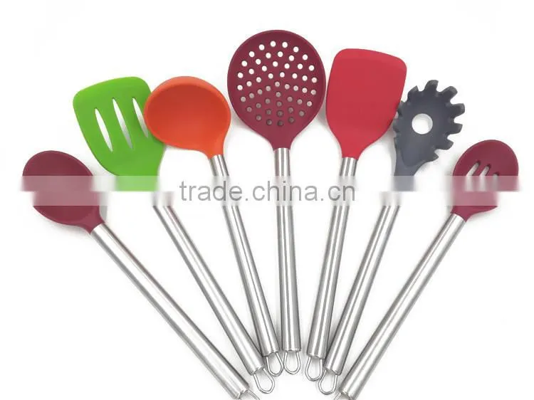 Standing kitchen utensils