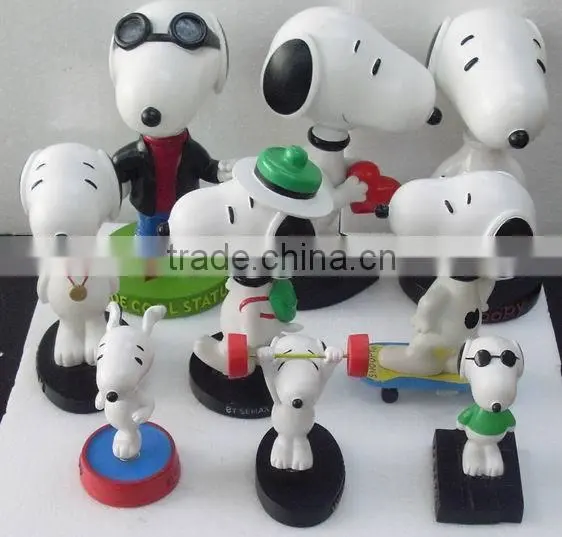 customized action lovely yellow snoopy statues figurine