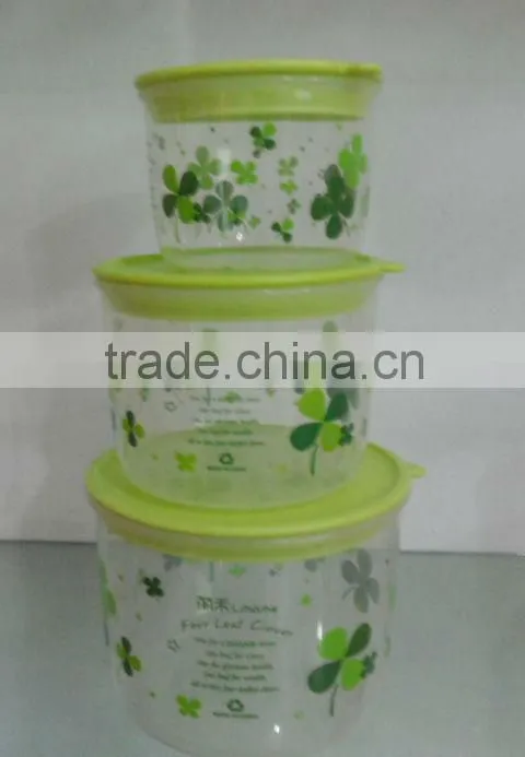 Plastic storage cont ainer