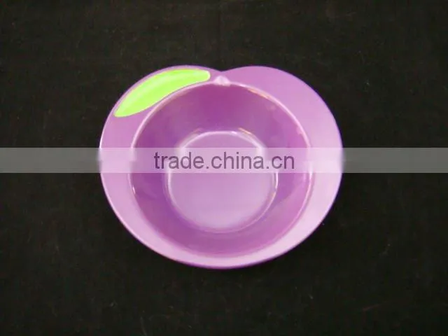 Plastic heart shaped bowl in soild color