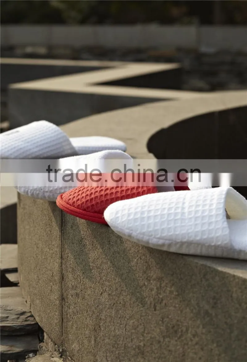 Wholesale Cheap EVA Sole Waffle Hotel Indoor White Slipper with Logo