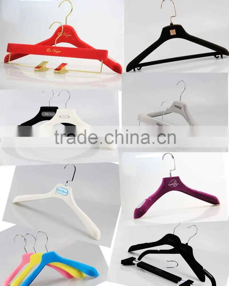YY0447 hot selling thin velvet shirt hanger red t shirts plastic hanger for clothes