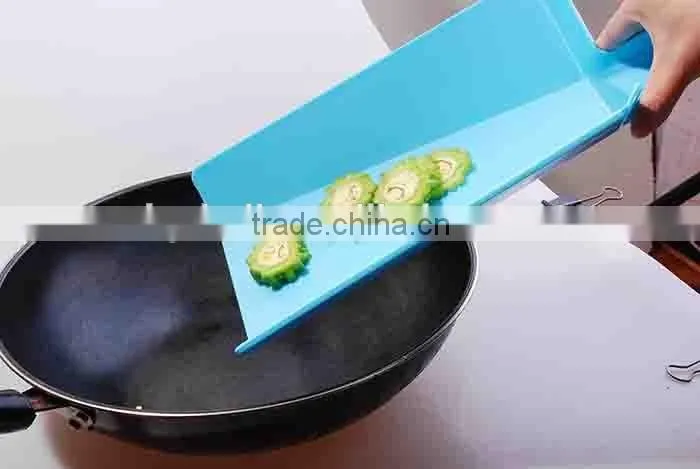 New designed flexible and foldable polypropylene plastic cutting board for kitchen
