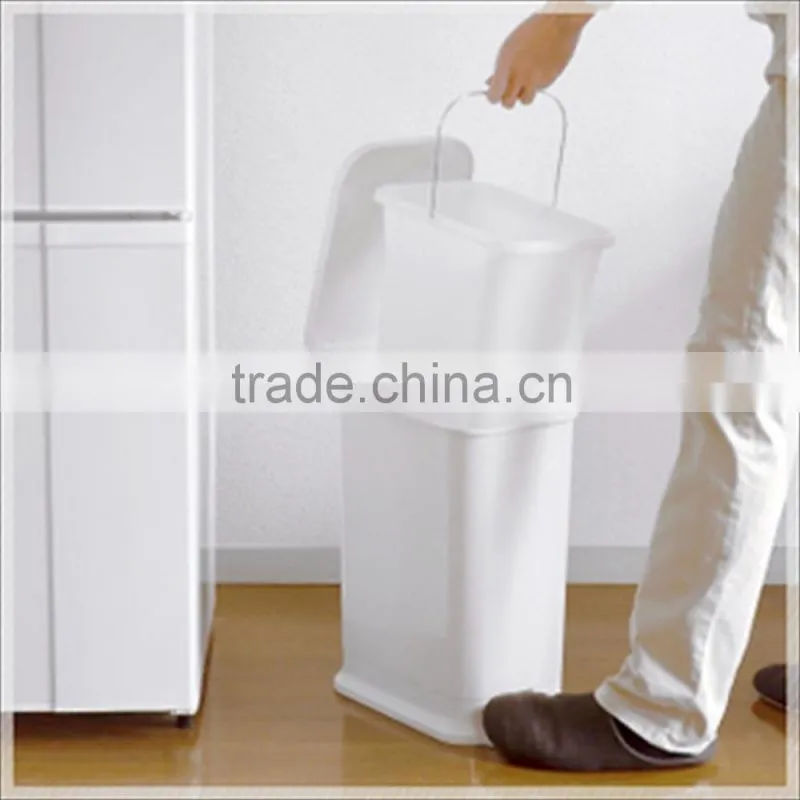 High quality and Easy to use outdoor trash can with multiple functions made in Japan
