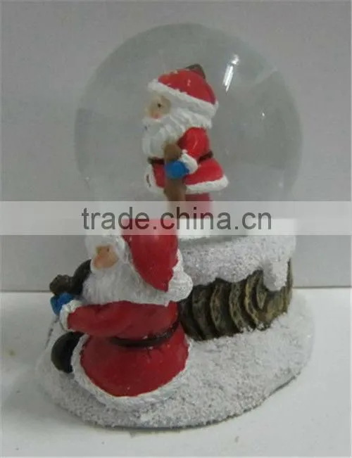 Polyresin snow globe with snow flake