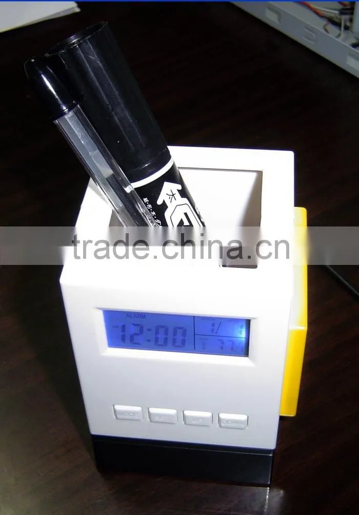 High Speed Mini 4 Port USB 2.0 Hub USB Port ON The Desk