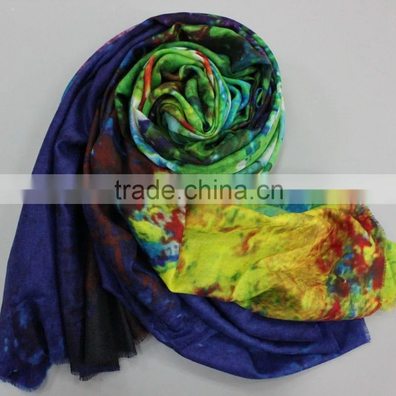 Fashionable 100% wool scarf