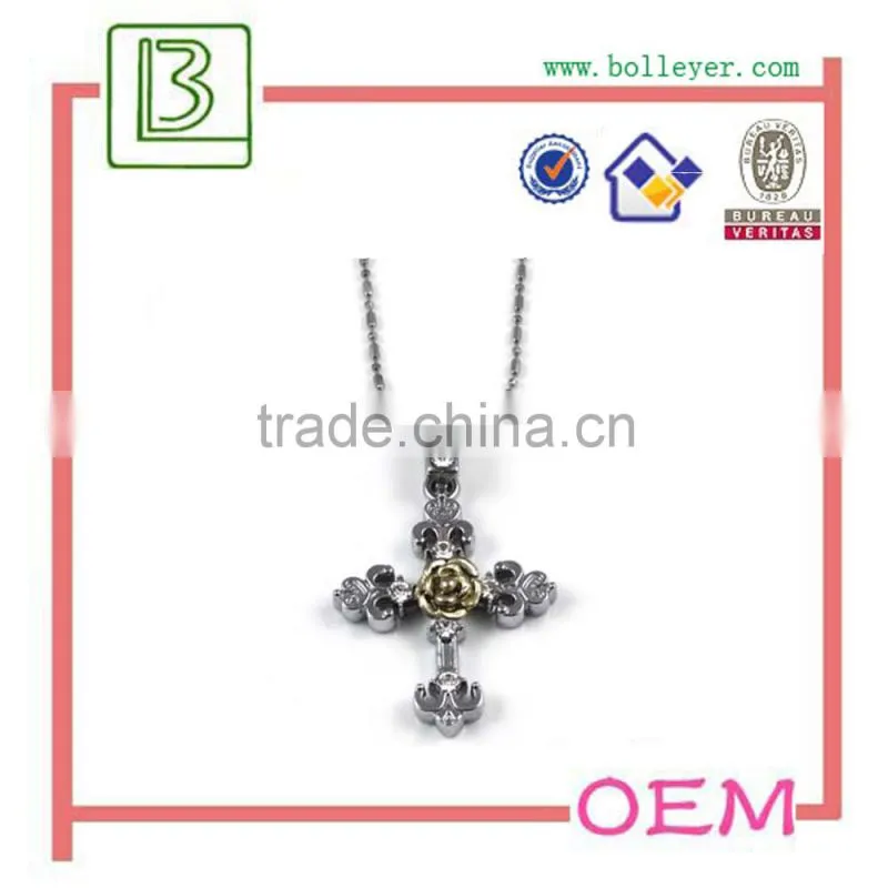 Cross Shaped Pendant Necklace With Diamond