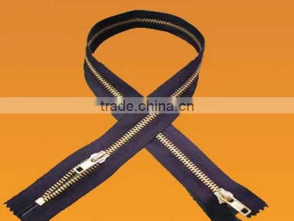 Inexpensive nylon zipper