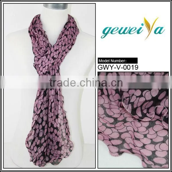 Curve Side Laciness Scarf