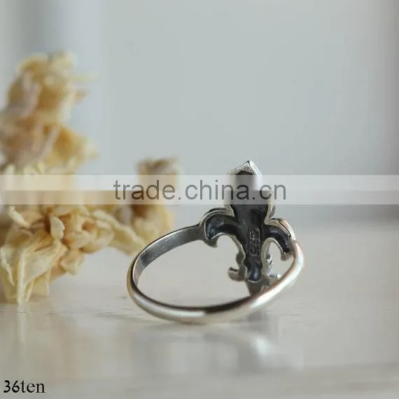 Antiques silver Fleur de Lis sterling silver Ring
