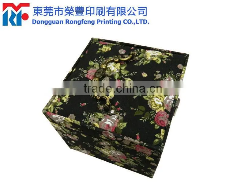 Classic velvet lined storage box