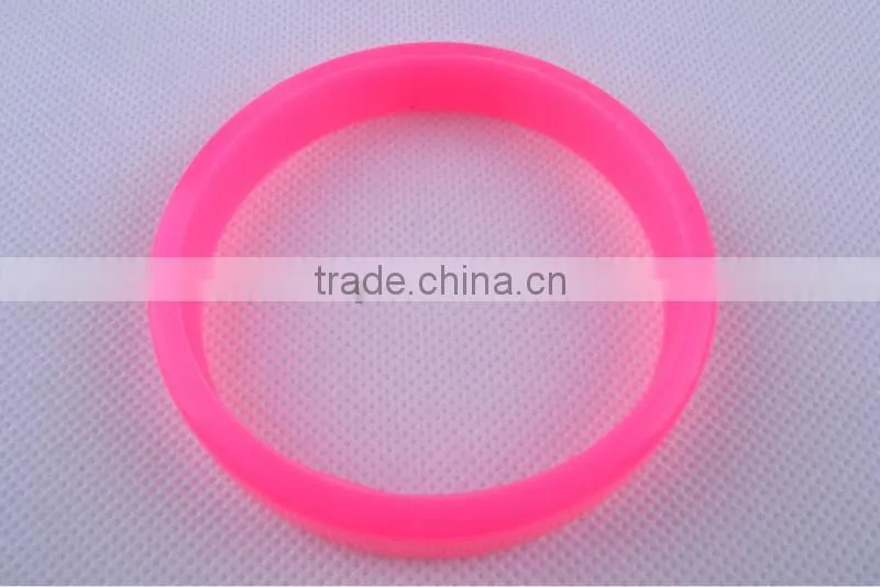 Bulk simple promotion silicone bangles with logo print embossed debossed available