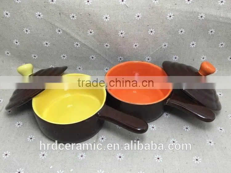 Wholesale stocked Ceramic soup bowl with silicone lid and handle