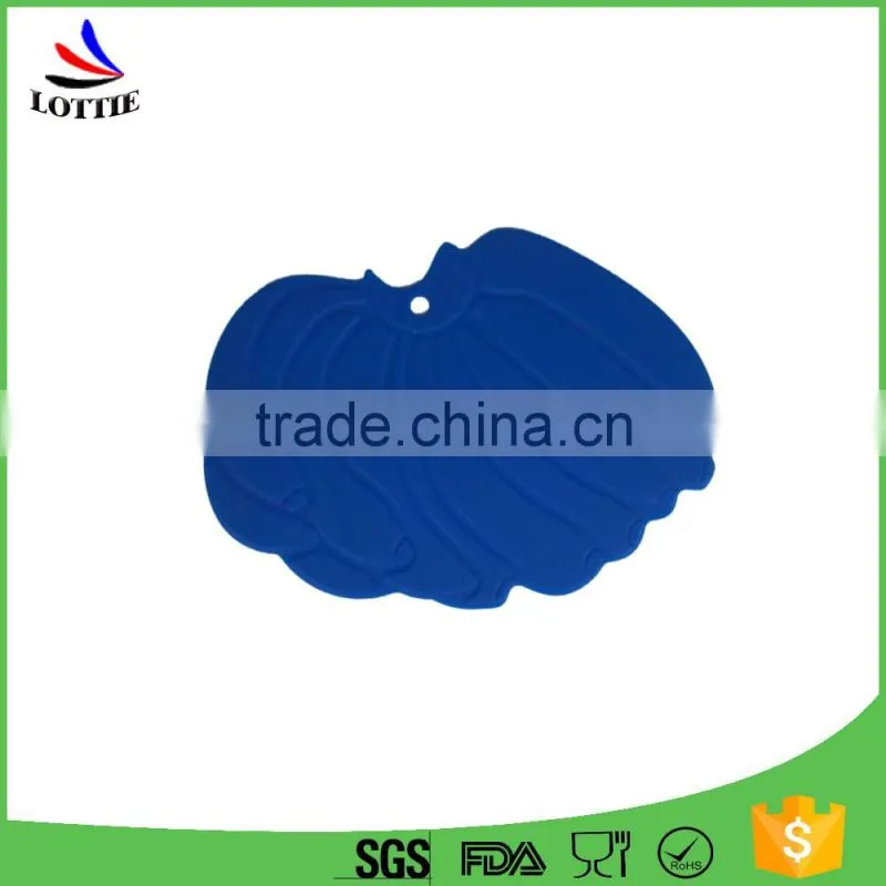 China Manufacturers food grade Eco-friendly Banana shape insulated silicone mat