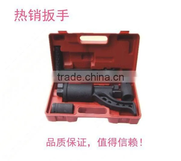 Manual torque wrench
