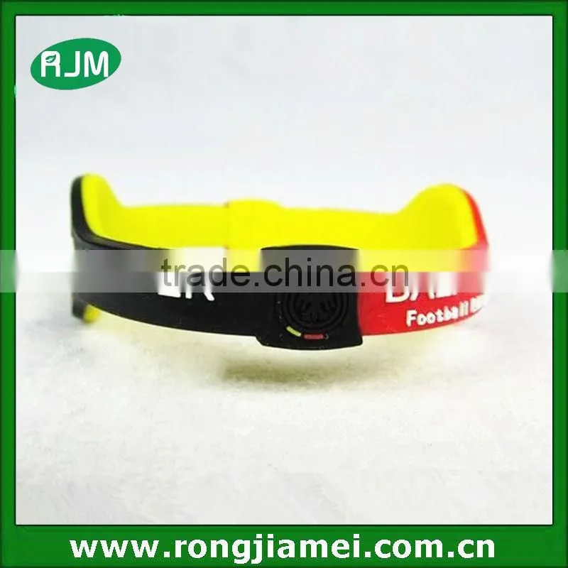 2014 silicone world cup wristband with hologram