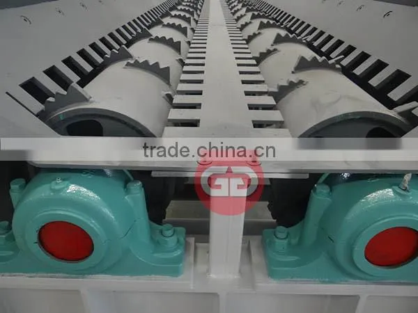 Wood veneer peeling machine with good quality