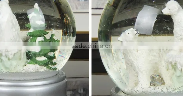 Resin Christmas Snow Globe/Water Globe/Snow Ball for Christmas Decoration