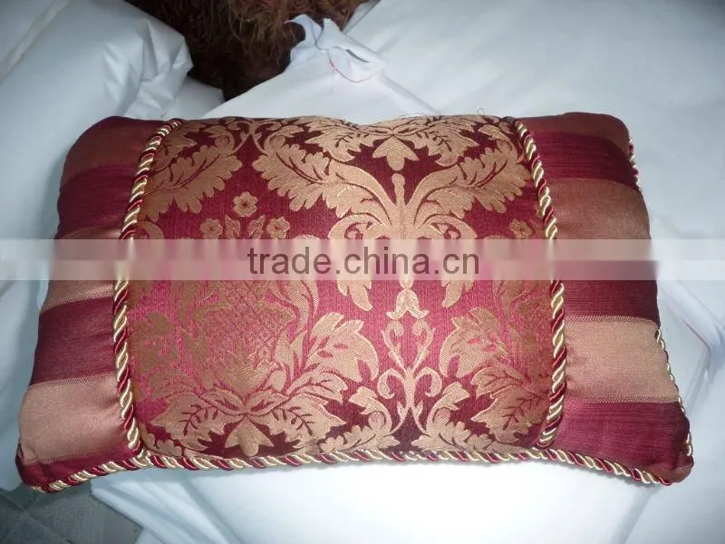 luxury and hot selling high quality silk cushion