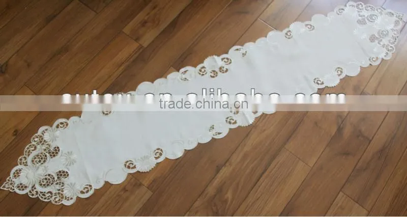 Popular Handmade Embroidery Cutwork White Wedding Table Runner