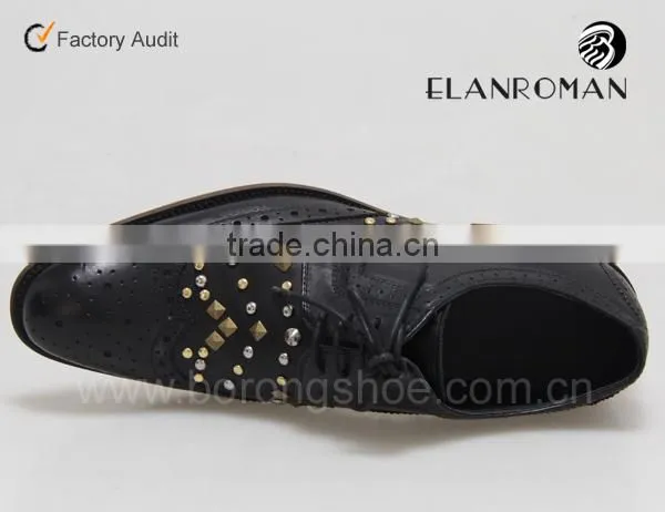 Stylish men Brogue design leather shoes wiht rivet