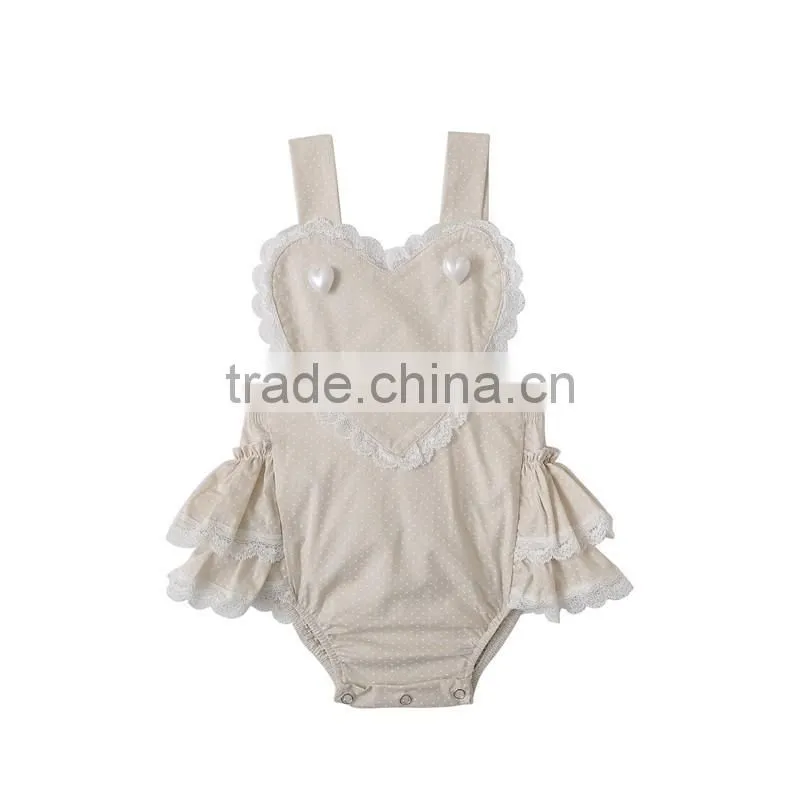 2017 hot sale baby romper with heart clothes