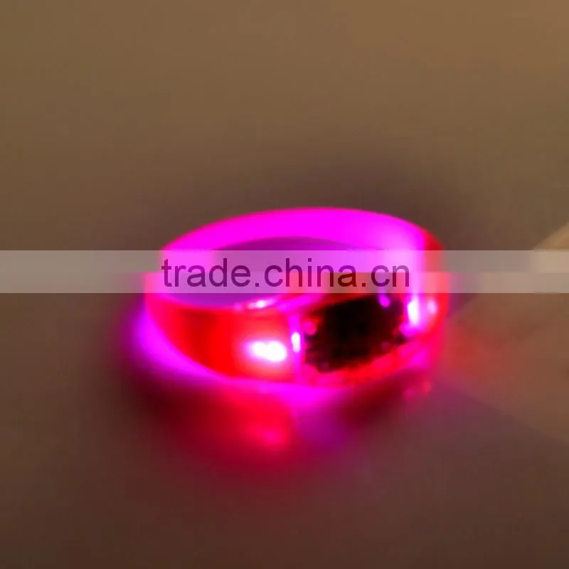 2015 Popular Silicon-sound activated LED flashing bracelet