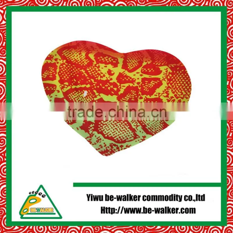 Plate Printing Heart Shape Decrative Filled Soft Pillow