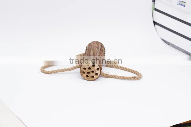 MINI BUG HOUSE WITH HOLES AND HANGING ROPE