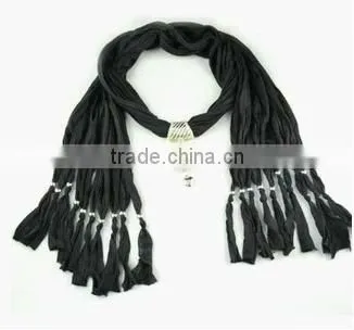 Black Elegant Jewelry Scarf With Heart Pendant