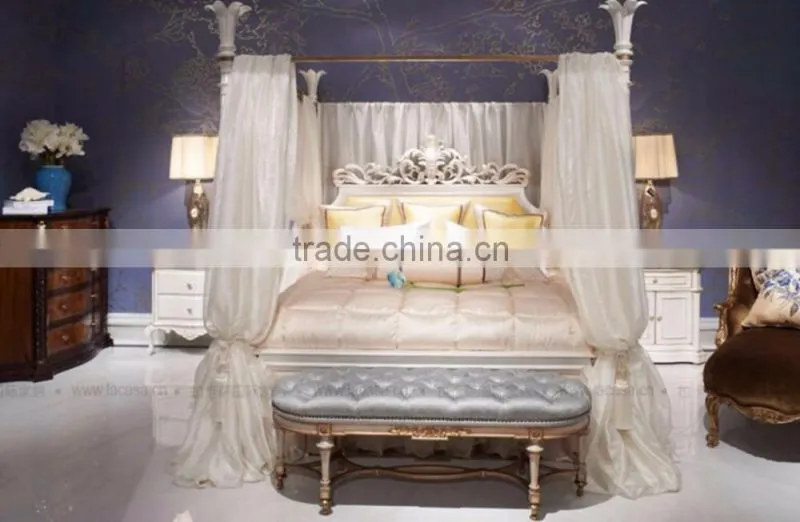 Classic Elegant European Style Antique White Tufted Chaise Lounge with Golden Floral Decorations BF12-04264d