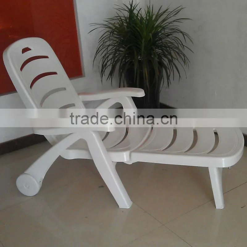 Outdoor Plastic Beach Chair Folding Leisure Chair