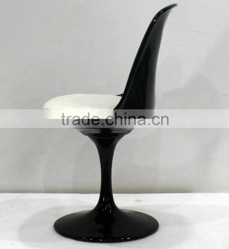 Replica Tulip Side fiberglass chair with cushion designed by Eero Saarinen