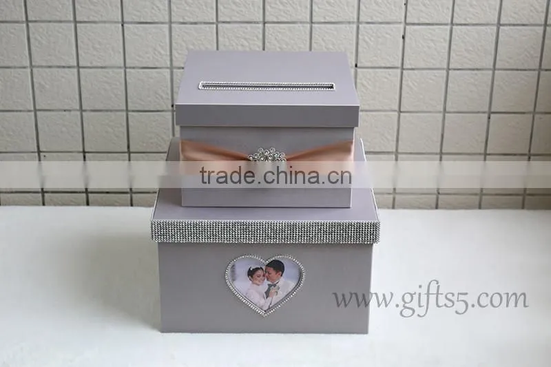 Special card holders with heart shape photo frame for any event