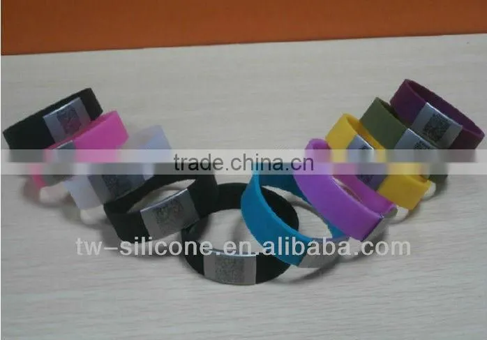 Silicone Engravable unique qr bracelet with tin box