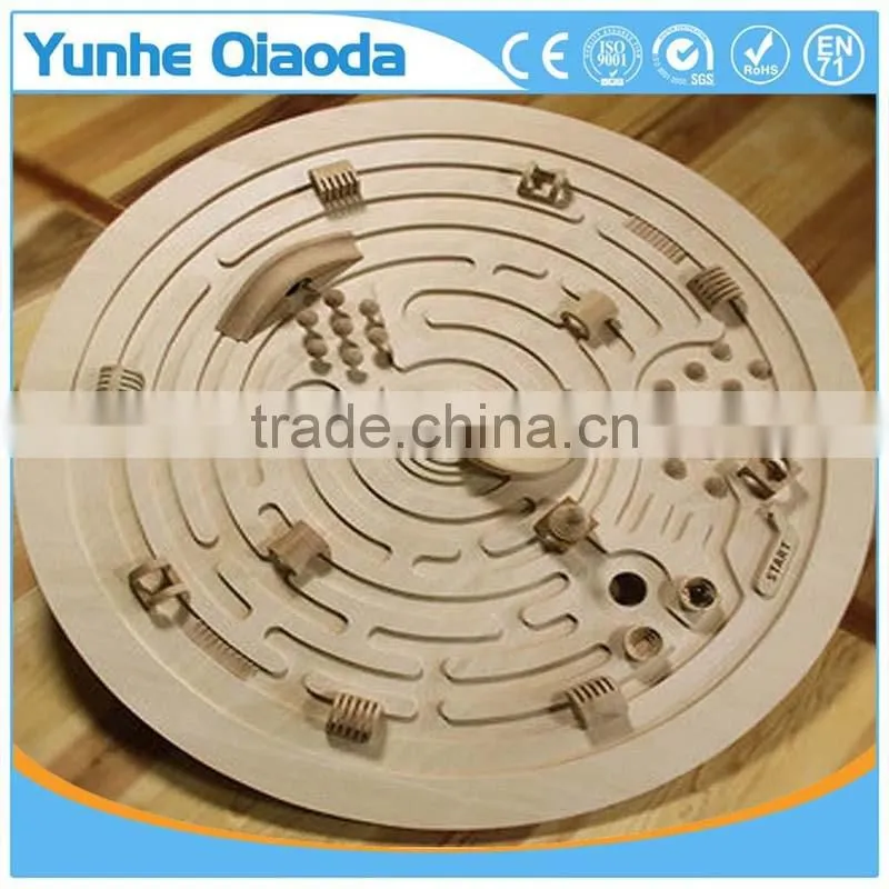 Swiveling labyrinth wooden education toys