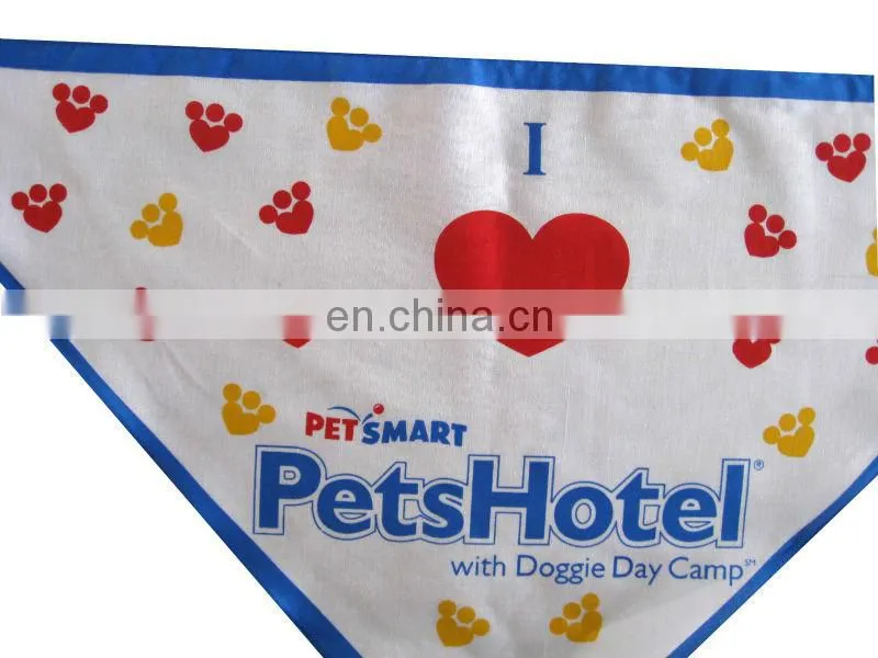 Custom made logo printing blue cotton triangular bandana cheap cotton words triangle scarf cotton dog bandana pet scarf