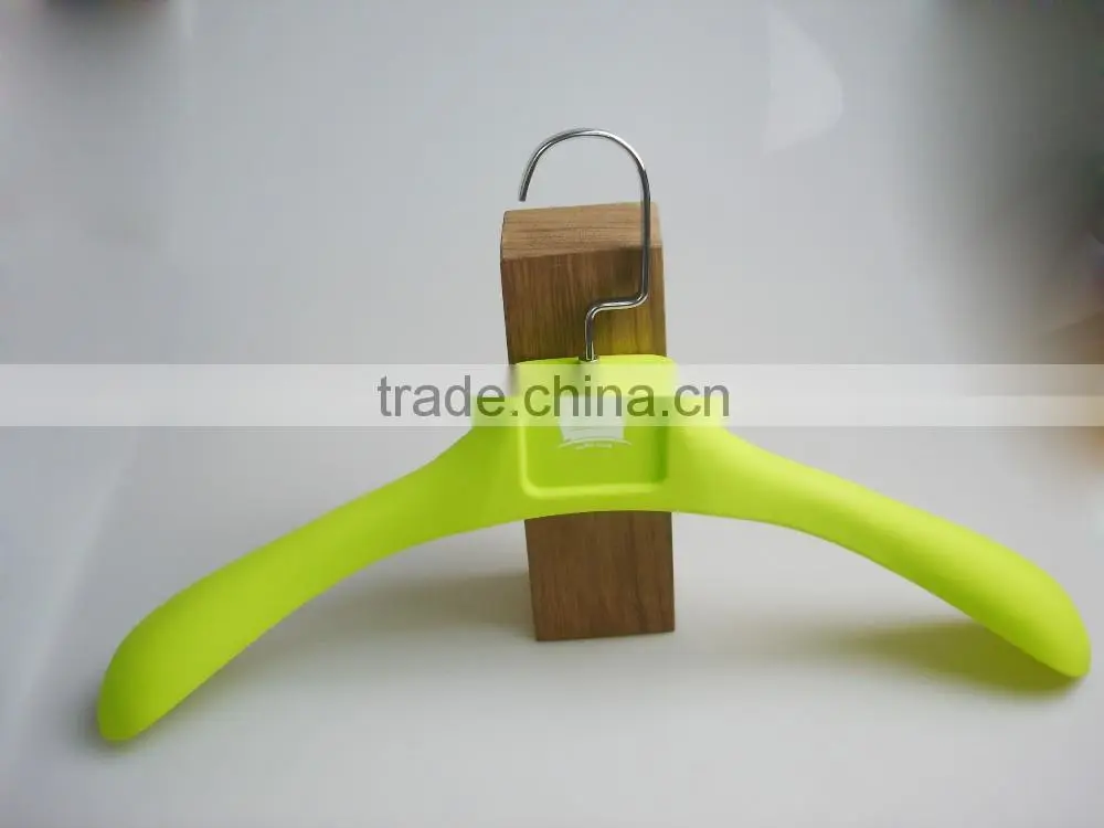 HA7000 differernt color plastic coat hanger women dress display hanger