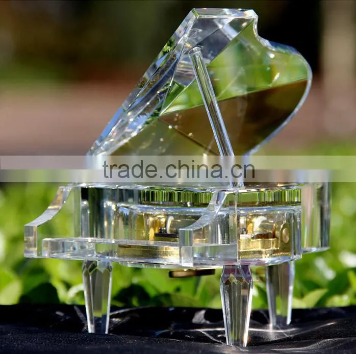 Various crystal piano, with different sizes and colors